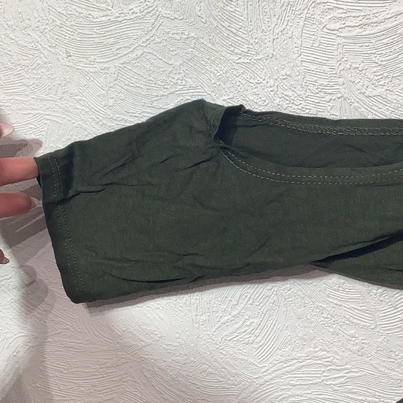 Blush NEW - Sz M - olive green cold shoulder - half open sleeve top - SLAYERS 87 - Picture 2 of 6